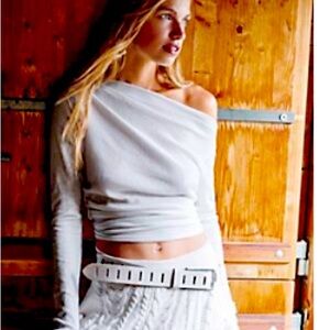 Free people lightweight thermal a symmetrical shirt. BNWOT. Runs small